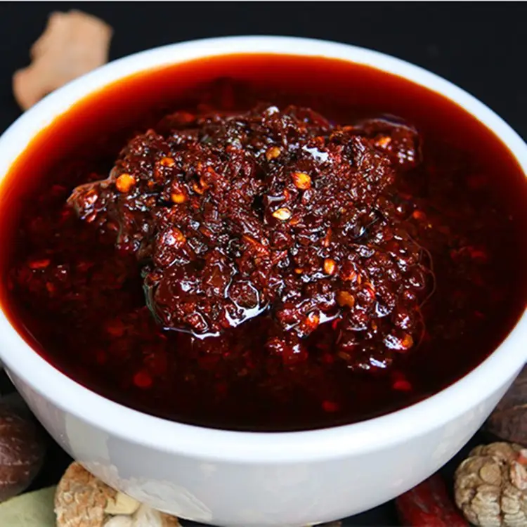 如何制作出美味的拌饭酱汁？今天我们就来一起调制一份简单又美味的韩国泡菜鸡肉拌饭专用酱汁，让你家的拌饭也能变得色香味俱全。